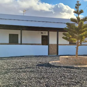 https://villa-la-tosca-casillas-del-angel.in-canary-islands.com
